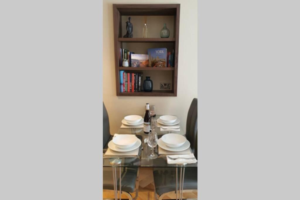 Luxury One Bedroom Apartment Within The City Walls Йорк Экстерьер фото