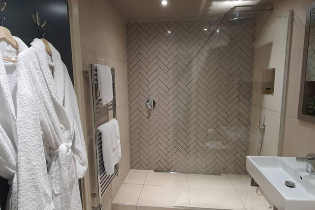 Luxury One Bedroom Apartment Within The City Walls Йорк Экстерьер фото